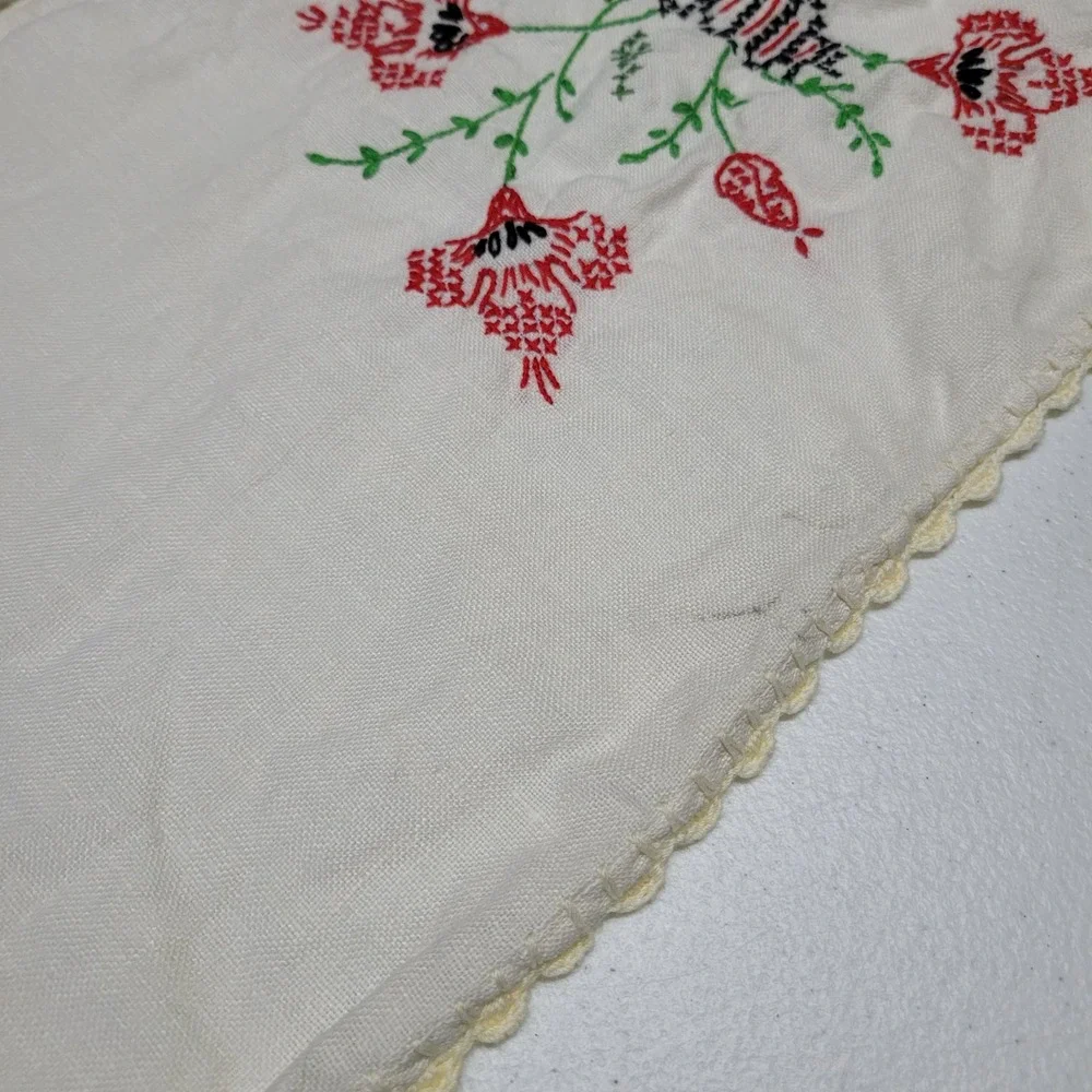 Hand Embroidered Linen Table‎ Runner Red Floral Cross Stitch Crochet Trim
